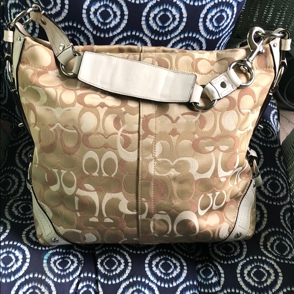 Coach Carly - Picture 2 of 7